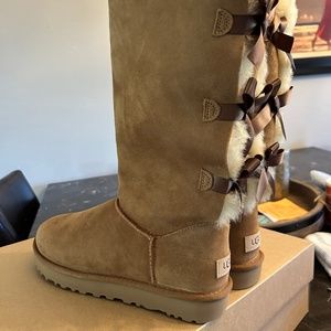 Ugg bow tie boots size 8